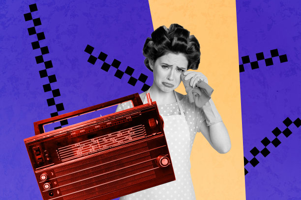 复古风格的插画海报合成素描，描绘了一位站着哭泣、沮丧的家庭主妇，正在收听坏消息的收音机。图片下载
