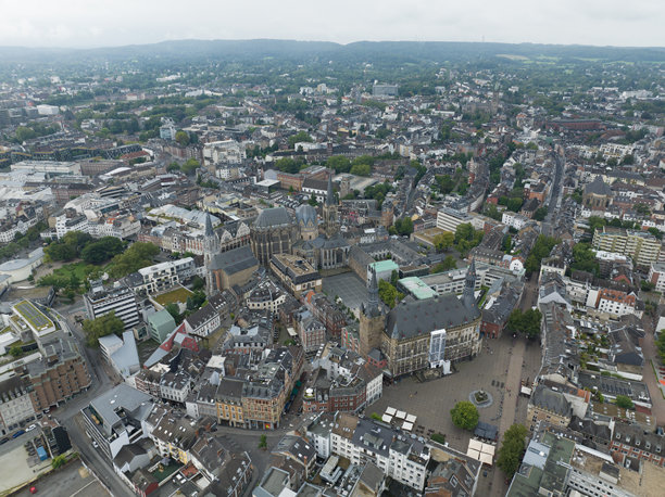 亚琛大教堂，亚琛市政厅，德国。城市景观，航拍照片。图片下载