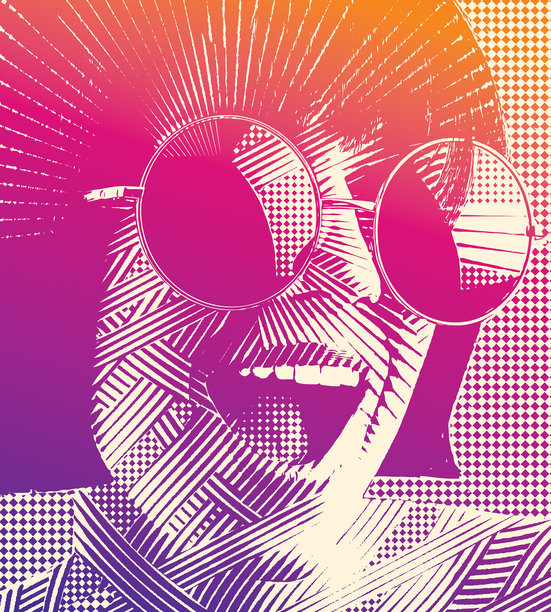 一个快乐的女人大笑和微笑的特写图片下载