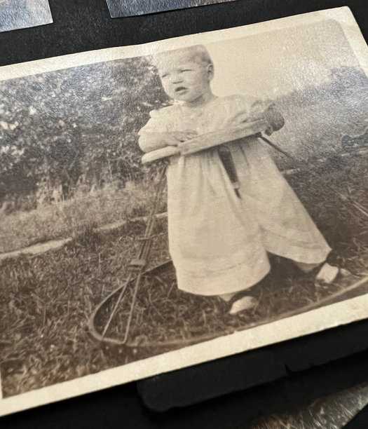 1919年婴儿女孩的照片图片下载