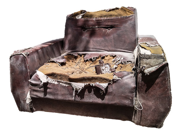 破旧损坏的废弃沙发孤立照片图片下载