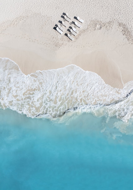 海滩的鸟瞰图，俯视无人机照片图片下载