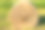 一张特写的黑白照片，展示了一个圆形的干草堆坐落在乡村田野中，细致地呈现了稻草和草的纹理。图片下载
