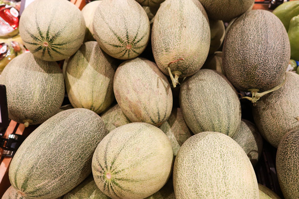 特写镜头，许多椭圆形的西瓜，整个照片可用作壁纸。图片下载