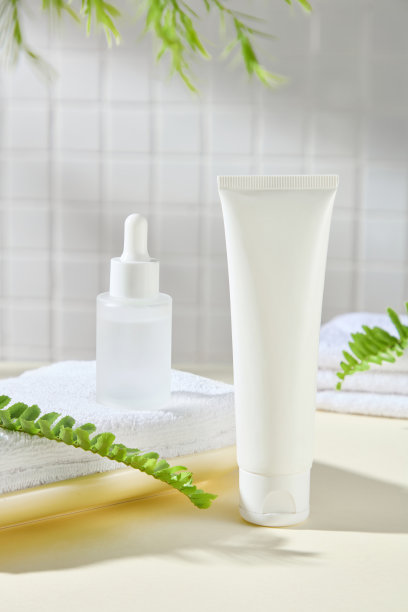 装饰有新鲜植物的化妆品广告模板照片图片下载