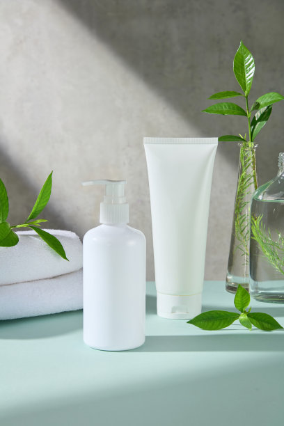 装饰有新鲜植物的化妆品广告模板照片图片下载