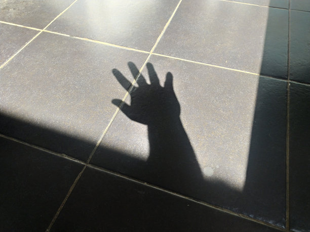 手的影子照片图片下载