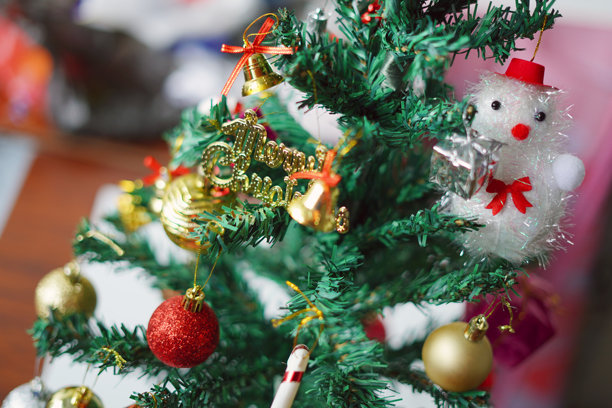 装饰华丽的圣诞树图片图片下载