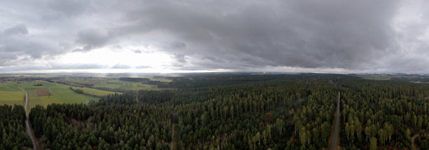 秋季黑森林山脉的无人机全景照片图片下载