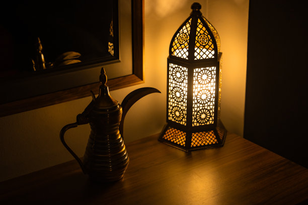 五彩缤纷的拉马丹灯笼，拉马丹月背景，开斋节快乐概念照片，乌斯屈达尔，伊斯坦布尔，土耳其图片下载