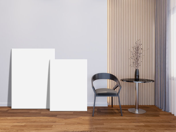 空白画框模型挂在房间的墙上，旁边有椅子、咖啡桌、花瓶装饰、镶木地板和木质装饰。用于展示照片、艺术画廊、海报的模型。现代室内设计。图片下载