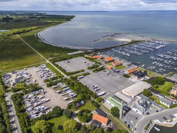 丹麦博根斯港口和码头的航拍照片图片下载