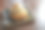 特写照片显示一勺香草味冰淇淋上面撒着花生碎，正在融化在饼干甜点上。图片下载