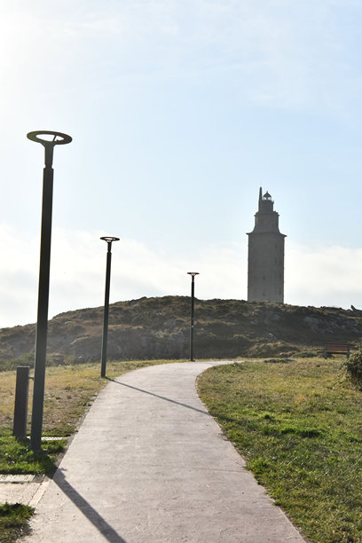 意大利阿普利亚的乔维纳佐景观，作为背景的照片，西班牙加利西亚的拉科鲁尼亚，欧洲，赫库勒斯灯塔。图片下载