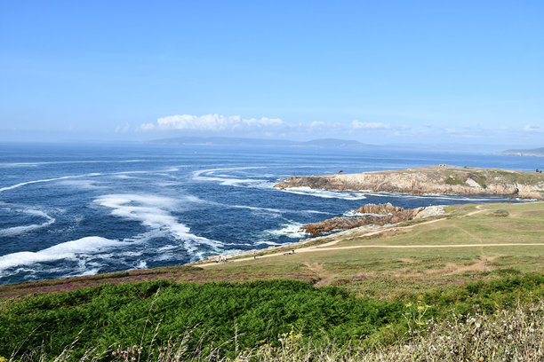 海岸景观，作为背景的照片，位于西班牙加利西亚的阿科鲁尼亚，欧洲，赫库勒斯灯塔。图片下载
