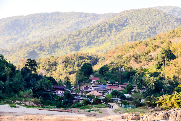 秋天的山脉，数字照片作为背景图片下载