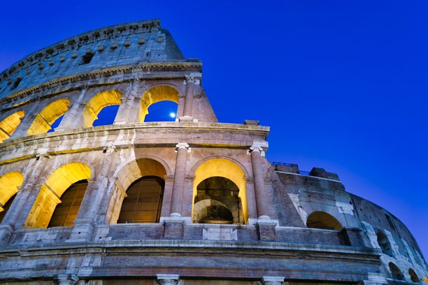 罗马的斗兽场，作为意大利古罗马首都罗马的背景照片图片下载