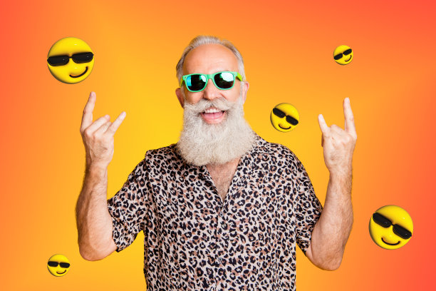 快乐的老胡子男人戴着眼镜，手指做出摇滚手势，背景为黄色渐变色的派对拼贴照片图片下载