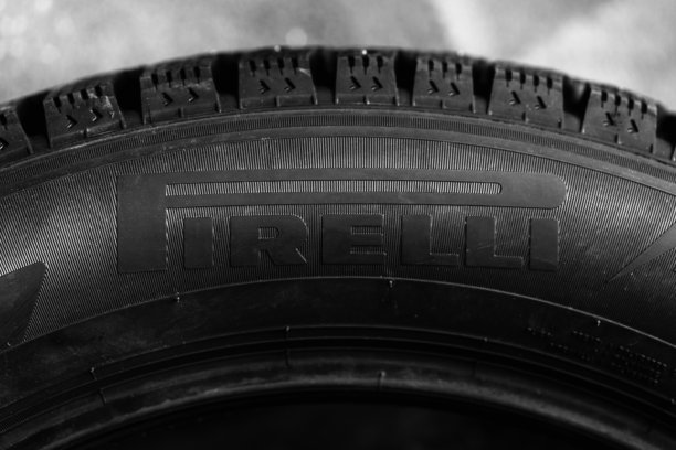 全新倍耐力轮胎特写照片图片下载