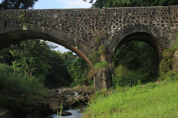 老式桥梁施工的照片图片下载