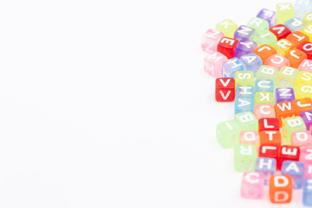 色彩丰富的字母背景素材。英语会话课程和英语教育的图片照片。图片下载