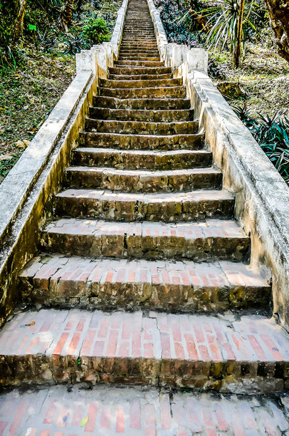 公园里的楼梯，作为背景的数字照片图片下载