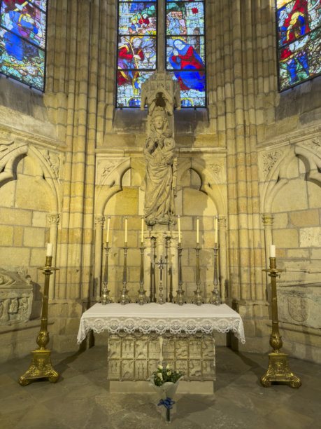 莱昂大教堂，哥特式风格 - 库存照片图片下载