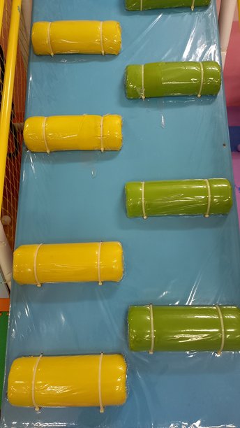 儿童泡沫楼梯的照片图片下载