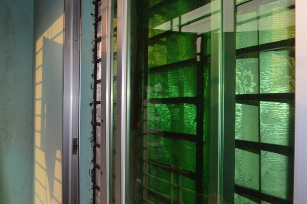老房子的旧窗户特写照片图片下载
