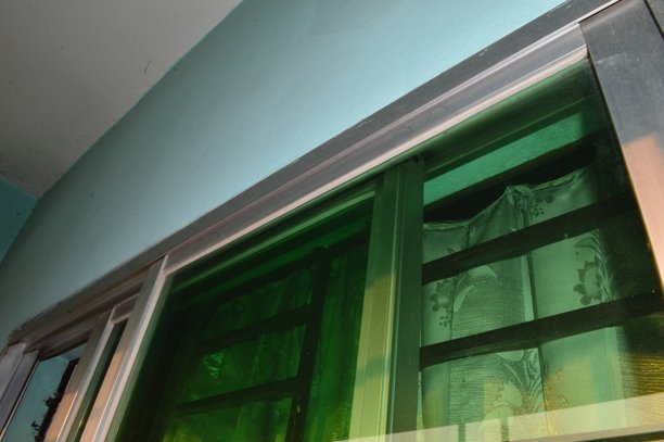 老房子的旧窗户特写照片图片下载