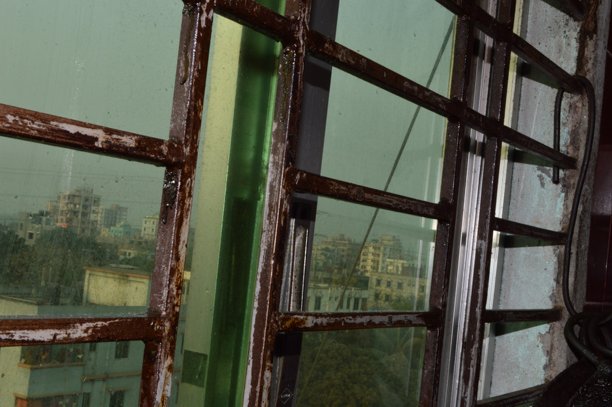 老房子的旧窗户特写照片图片下载