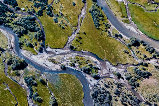 血管形状的河流航拍照片图片下载