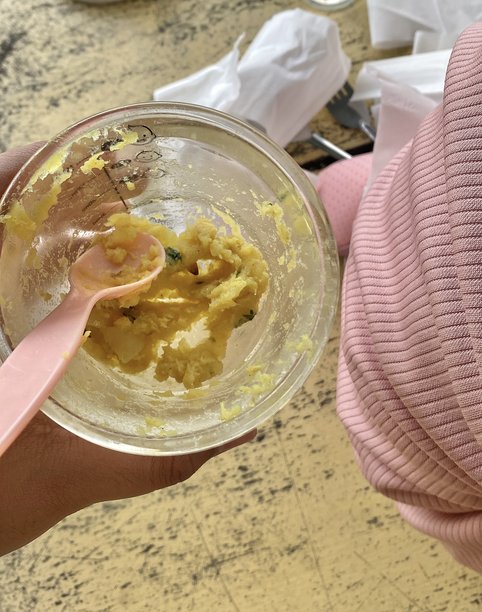 未完成的婴儿餐 - 现实生活中的辅食时刻图片下载