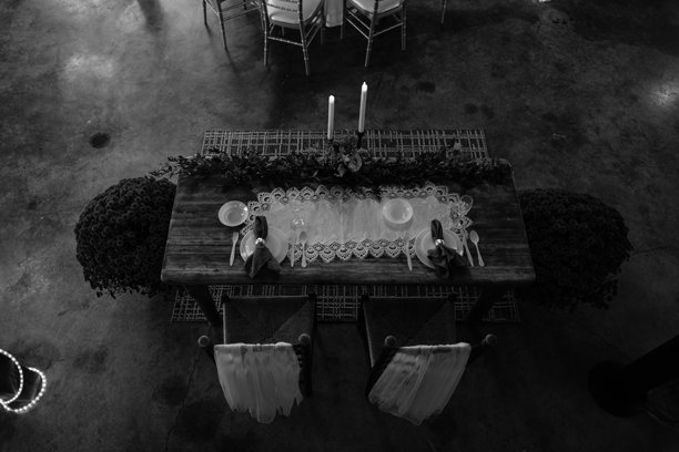 婚礼接待处的甜心桌 - 黑白照片图片下载