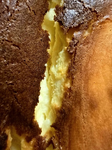 裂纹质感的芝士蛋糕照片。图片下载