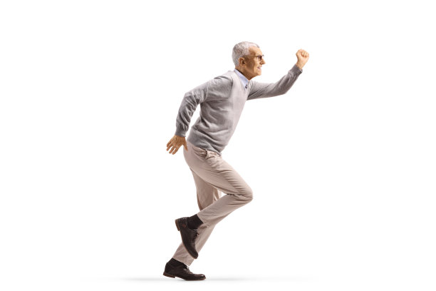 休闲老年男子全身侧面跑步的照片图片下载