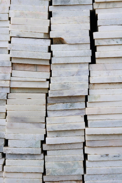 建筑工地上的大理石瓷砖堆，特写照片图片下载