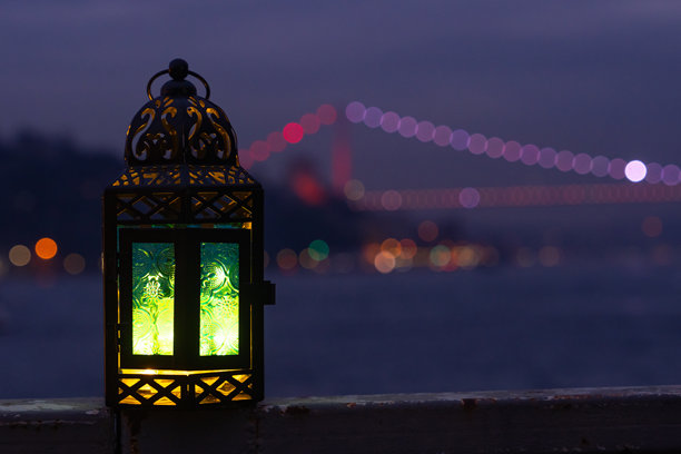 五彩缤纷的拉马丹灯笼，拉马丹月背景，开斋节快乐概念照片，乌斯屈达尔，伊斯坦布尔，土耳其图片下载