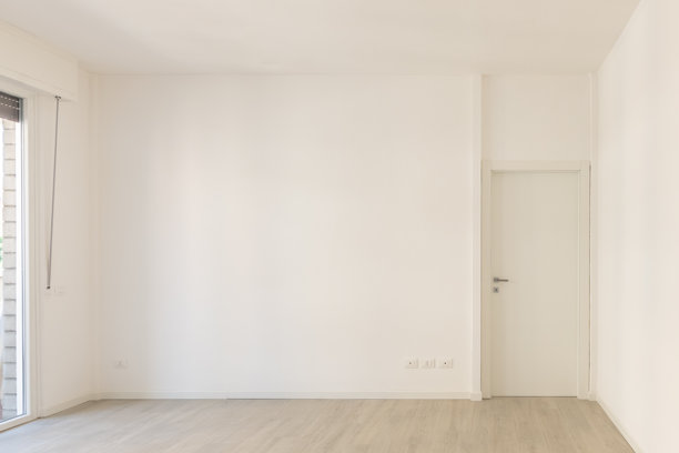 房屋室内在家居布置和重建前的状态 - 房地产和建筑的图片图片下载