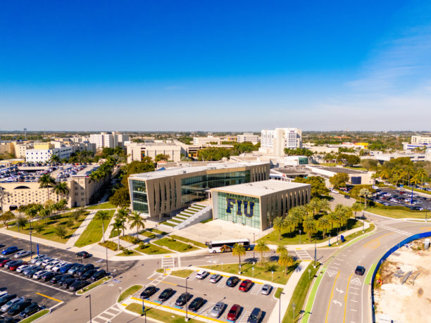 航拍照片：SASC大楼：佛罗里达国际大学研究生招生办公室图片下载