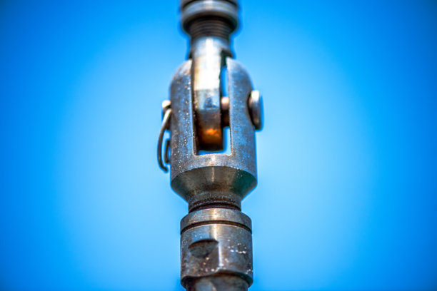 细节中的力量：帆船金属连接处的微距照片图片下载