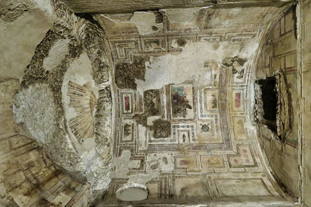 罗马意大利大教堂的细节，作为古老意大利罗马黄金宫背景的照片，罗马，意大利图片下载