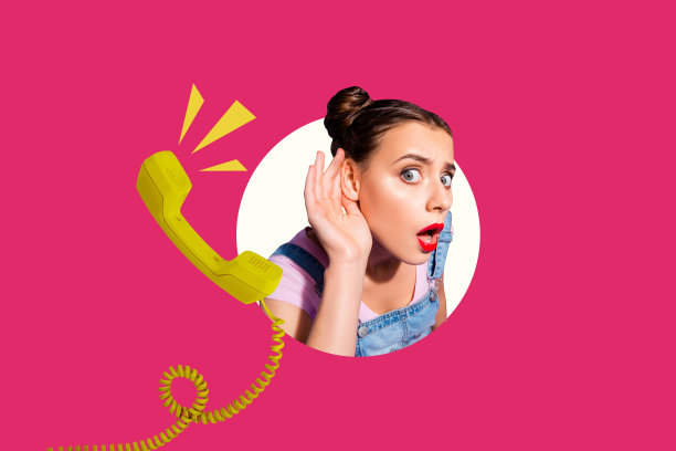 创意合成照片模板拼贴，惊讶的狡猾女性在粉色背景上通过座机电话听到谣言图片下载