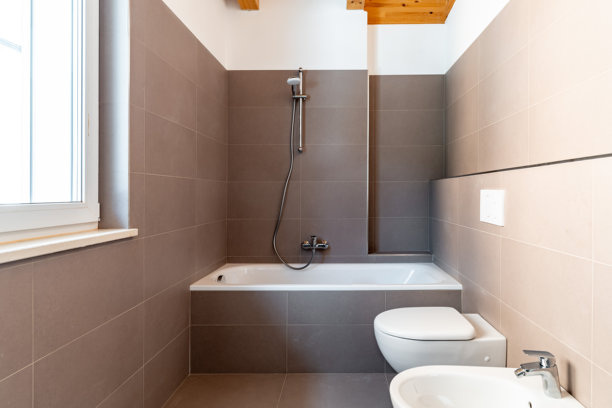 房屋室内在家居布置和重建前的状态 - 房地产和建筑的图片图片下载