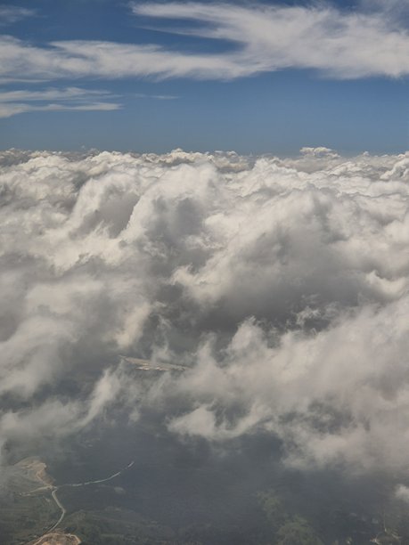 飞机窗外的白云照片图片下载