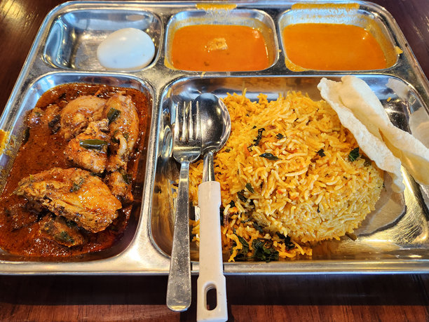 鸡肉香饭的特写照片。图片下载