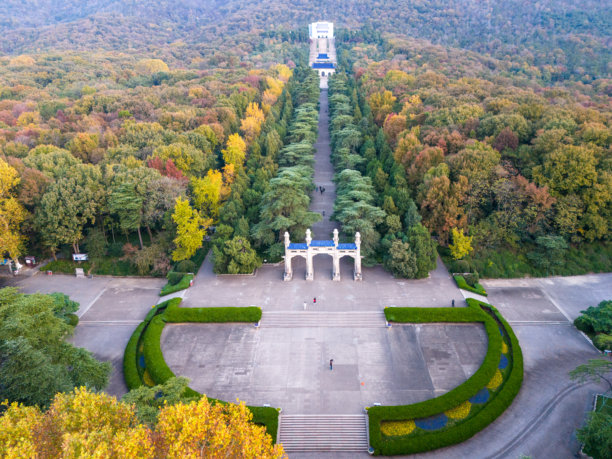南京紫金山中山陵音乐亭的秋季景色航拍照片图片下载