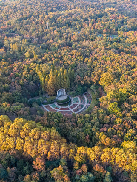 南京紫金山中山陵音乐亭的秋季景色航拍照片图片下载