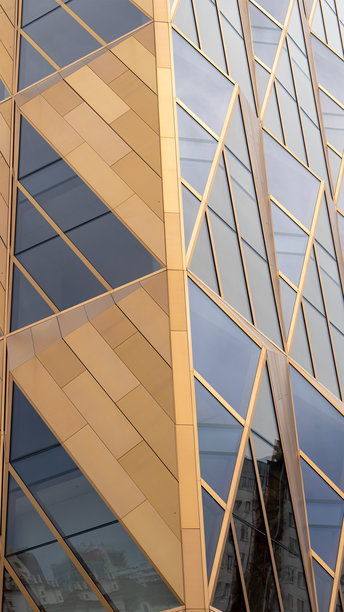 俄罗斯叶卡捷琳堡办公大楼的墙面。现代建筑设计。竖版图片图片下载