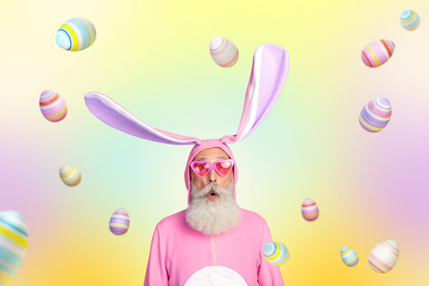 创意拼贴照片，惊讶的老年男性，祖父穿着兔子服装，主题派对，春季假期，复活节彩蛋庆祝活动图片下载